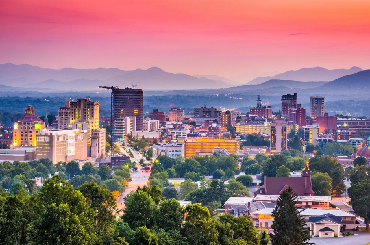 Holiday Inn Asheville East-Blue Ridge Pkwy By Ihg Exterior foto