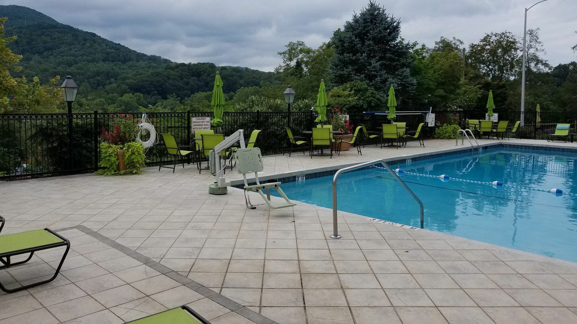 Holiday Inn Asheville East-Blue Ridge Pkwy By Ihg Exterior foto